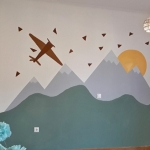 Τοιχογραφία με θέμα "βουνά και αεροπλανάκι"