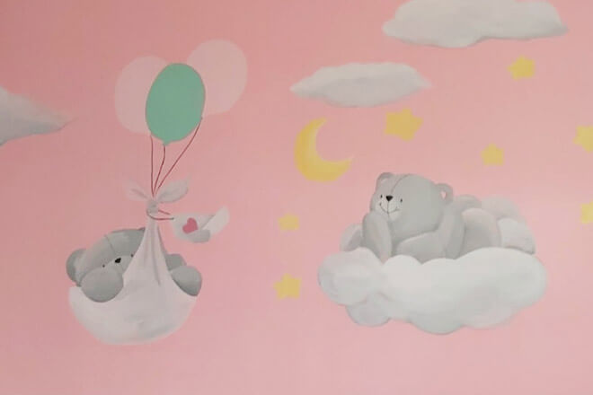 Υπνοδωμάτιο με αρκουδάκια σε ροζ τοίχο
